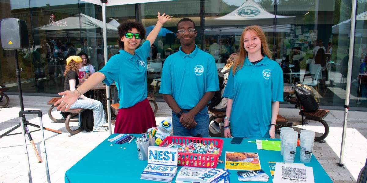 Minerva Stephensbailey on the left with two other students during Welcome Week at AACC.