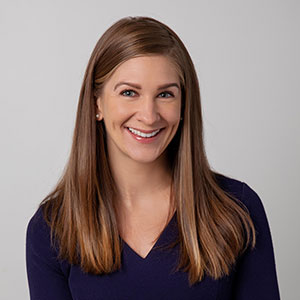 Headshot of Lonni Summers